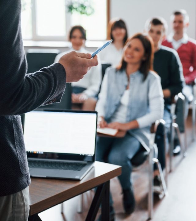 conference-modern-classroom-daytime